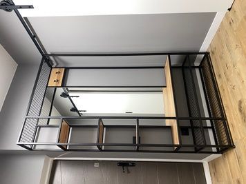 Прихожая с полками из ЛДСП